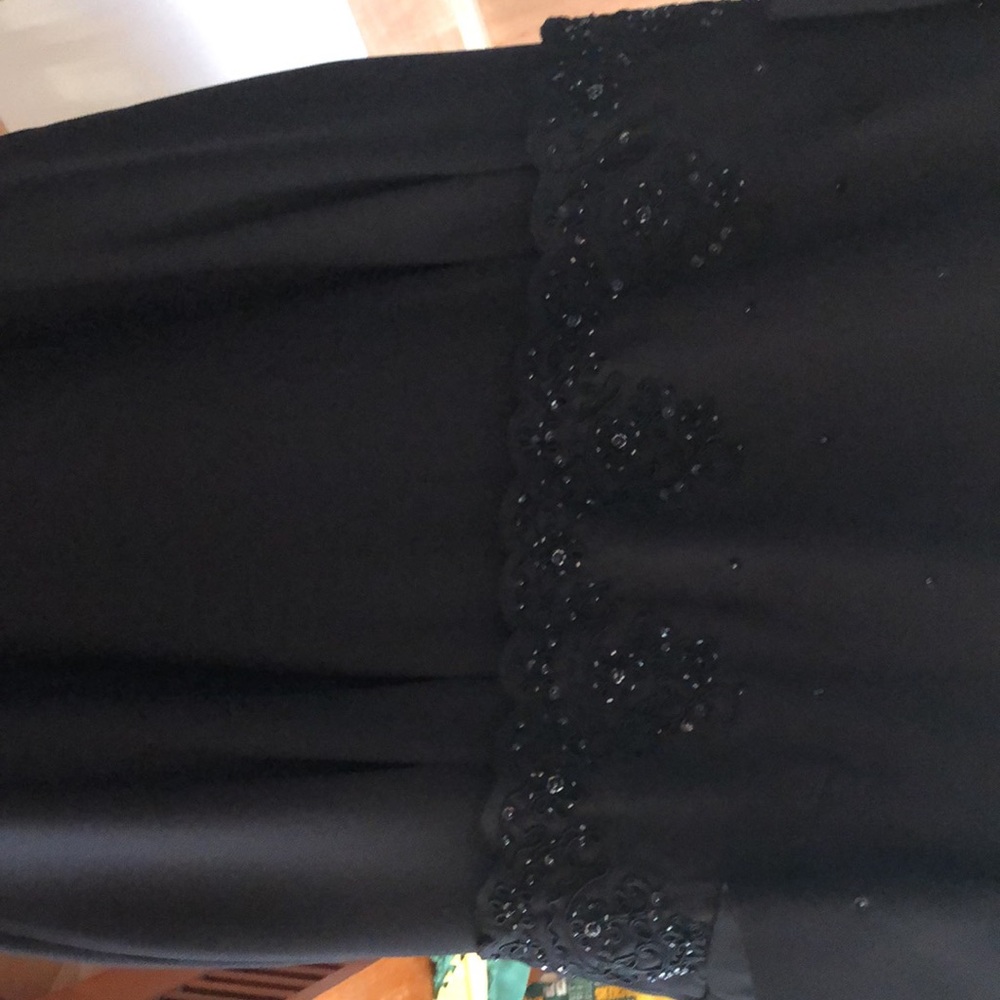 Ladies long black dress Sz 16. With beading on the bodice and sleeves. - Picture 4 of 7